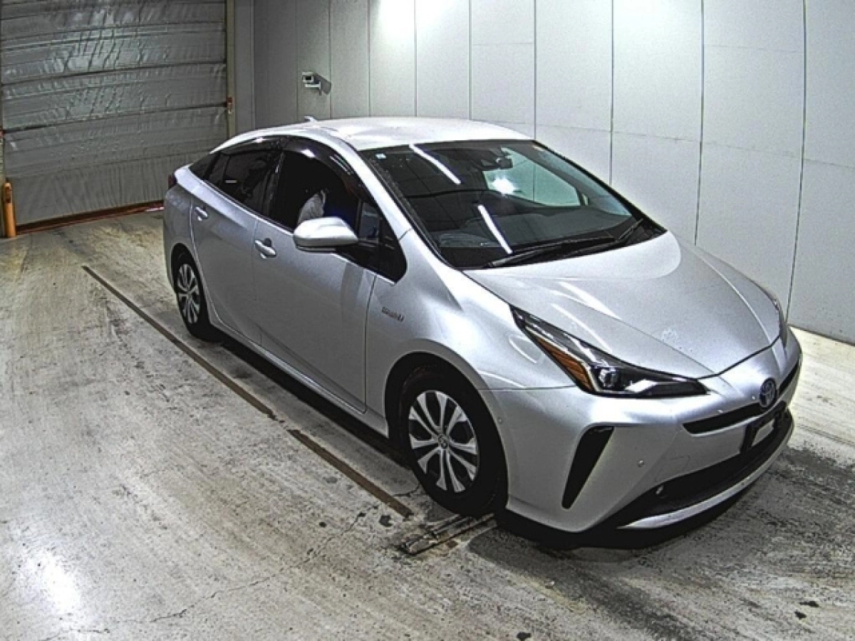 TOYOTA PRIUS ZVW51 2019