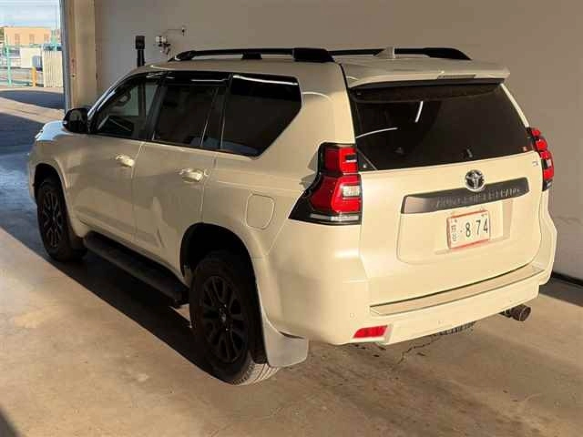 TOYOTA LAND CRUISER PRADO