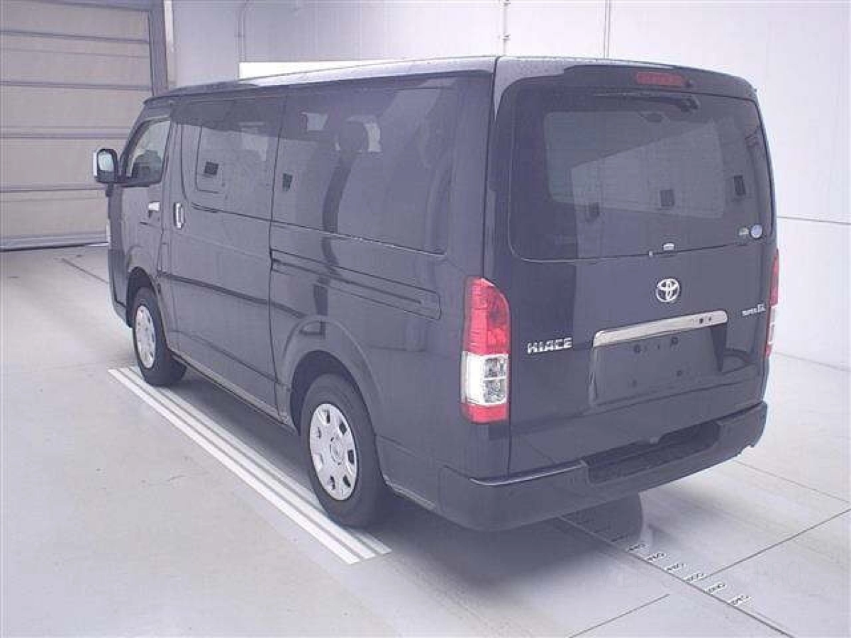 TOYOTA HIACE VAN