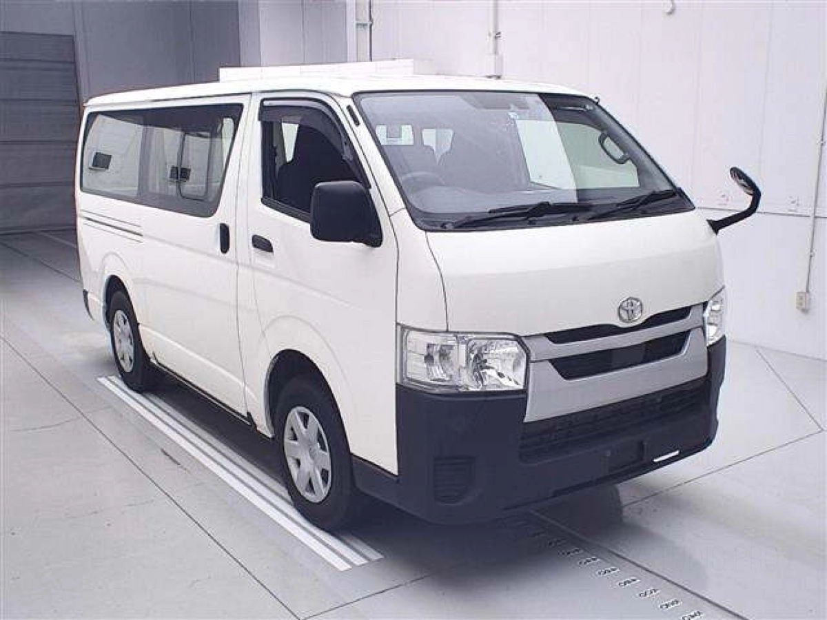 TOYOTA HIACE VAN GDH206V 2020
