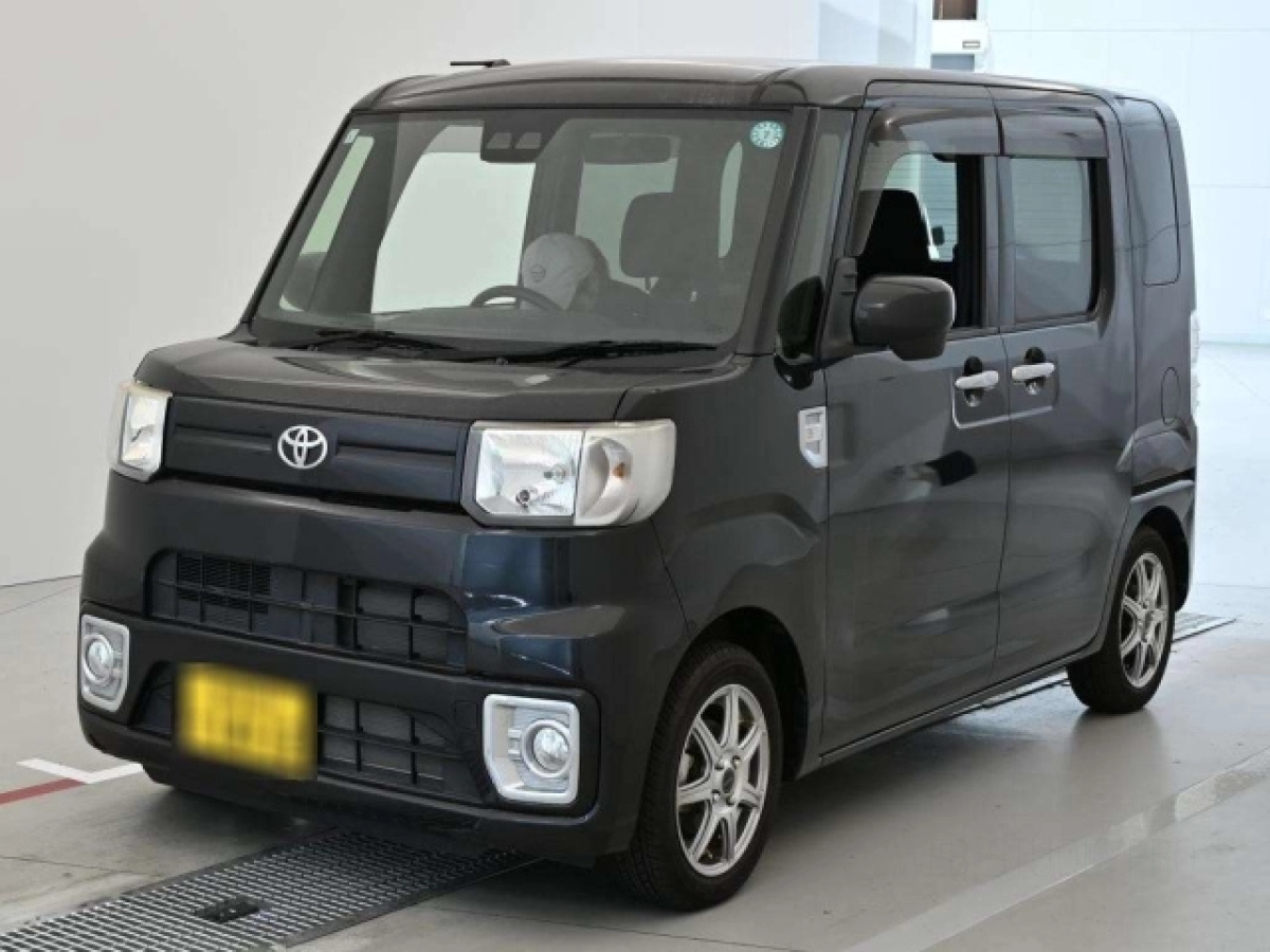 TOYOTA PIXIS MEGA LA700A 2019
