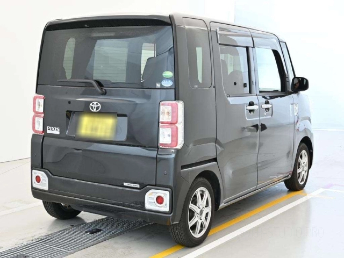 TOYOTA PIXIS MEGA