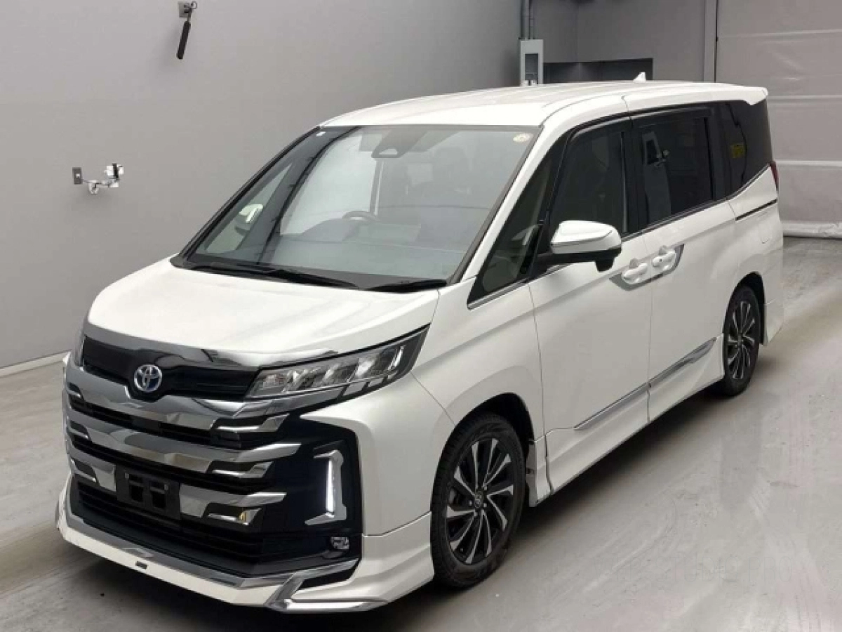 TOYOTA NOAH ZWR90W 2023