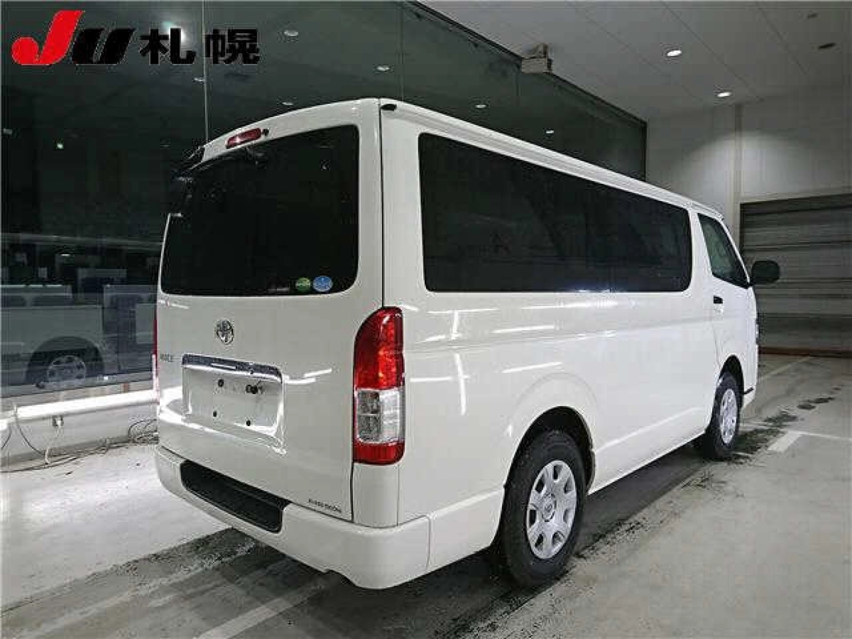 TOYOTA HIACE VAN