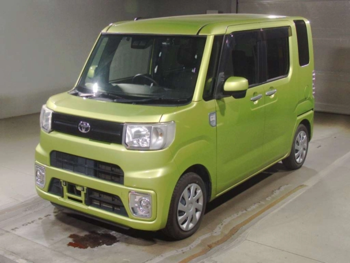TOYOTA PIXIS MEGA LA700A 2019