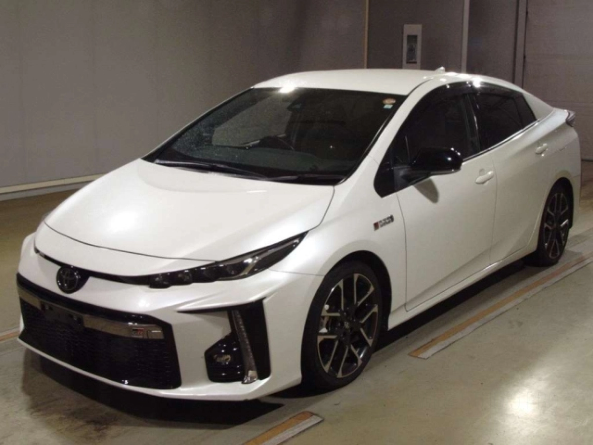 TOYOTA PRIUS PHV ZVW52 2019