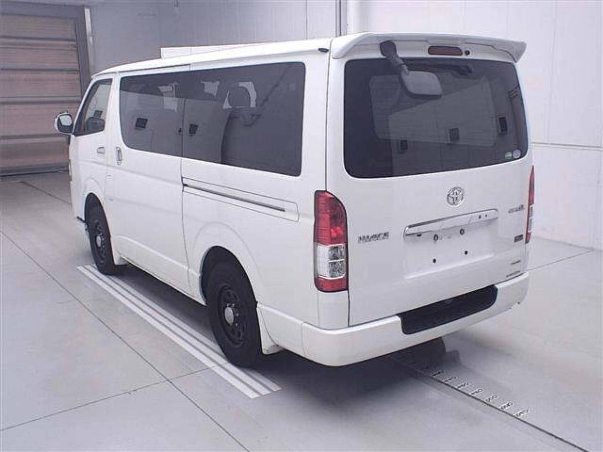 TOYOTA HIACE VAN