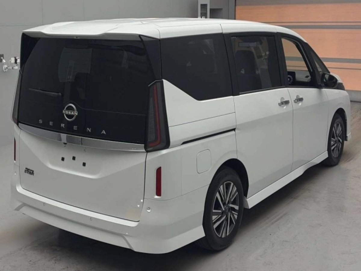 NISSAN SERENA