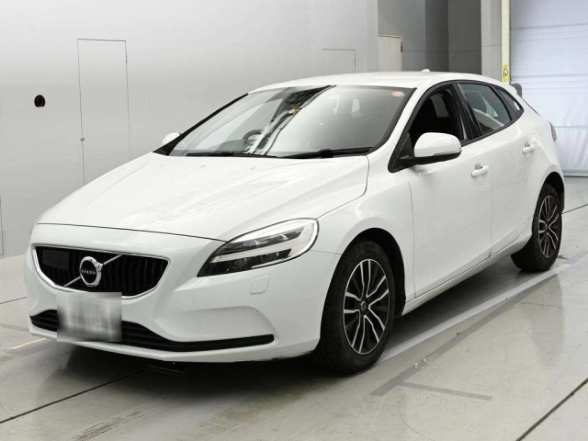 VOLVO V40 MB4154T 2019