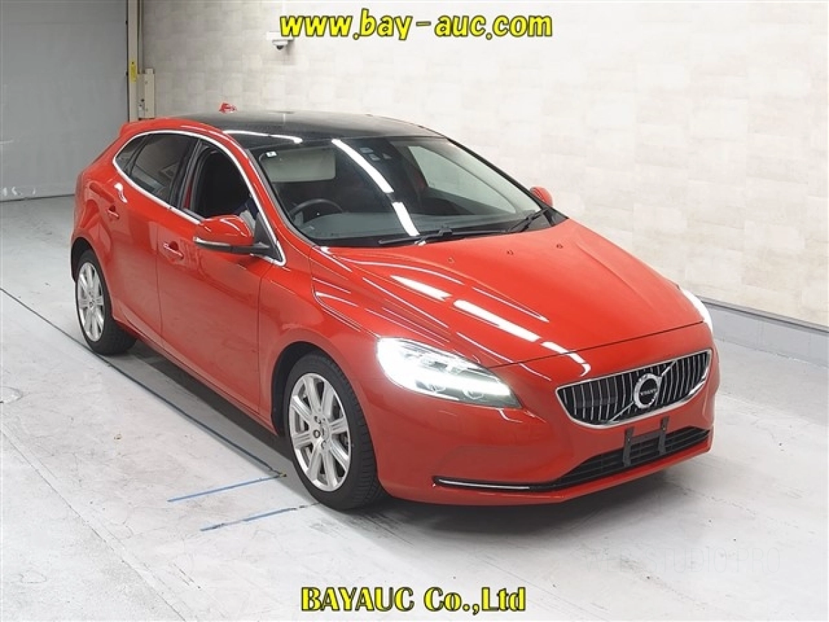 VOLVO V40 MB4154T 2020
