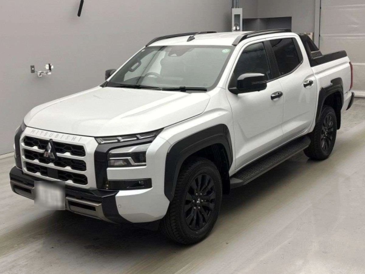 MITSUBISHI TRITON LC2T 2025