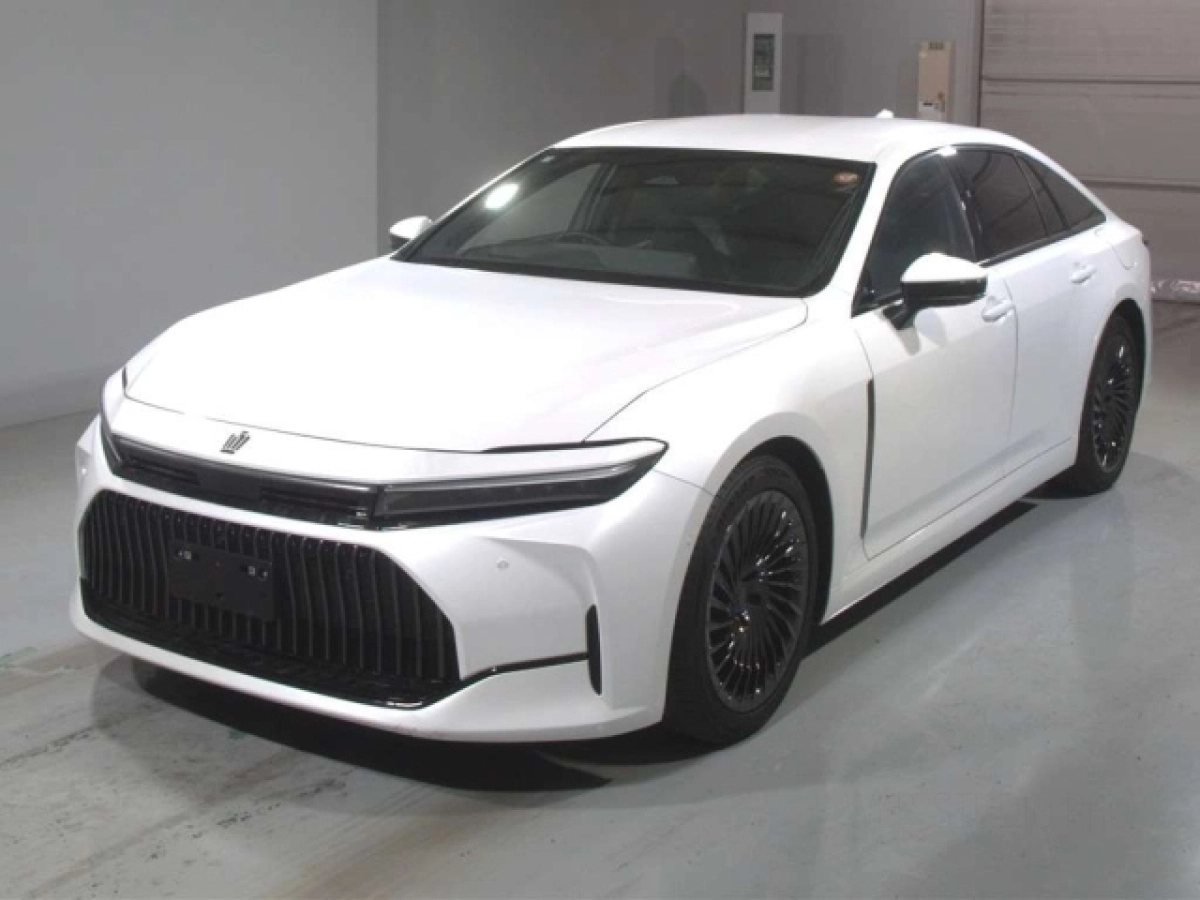 TOYOTA CROWN AZSH32 2025