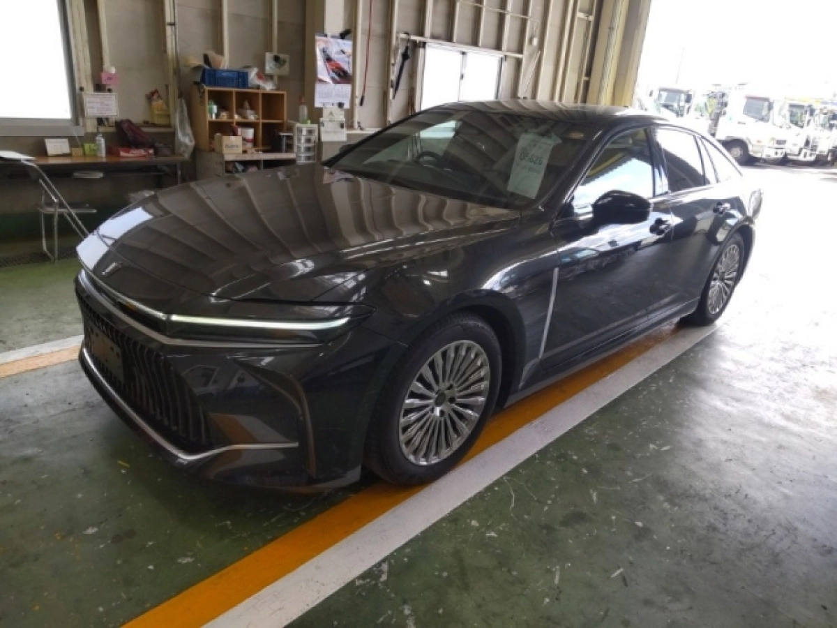 TOYOTA CROWN AZSH32 2025