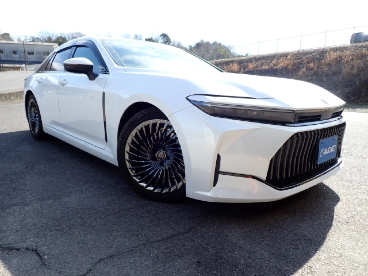 TOYOTA CROWN AZSH32 2024