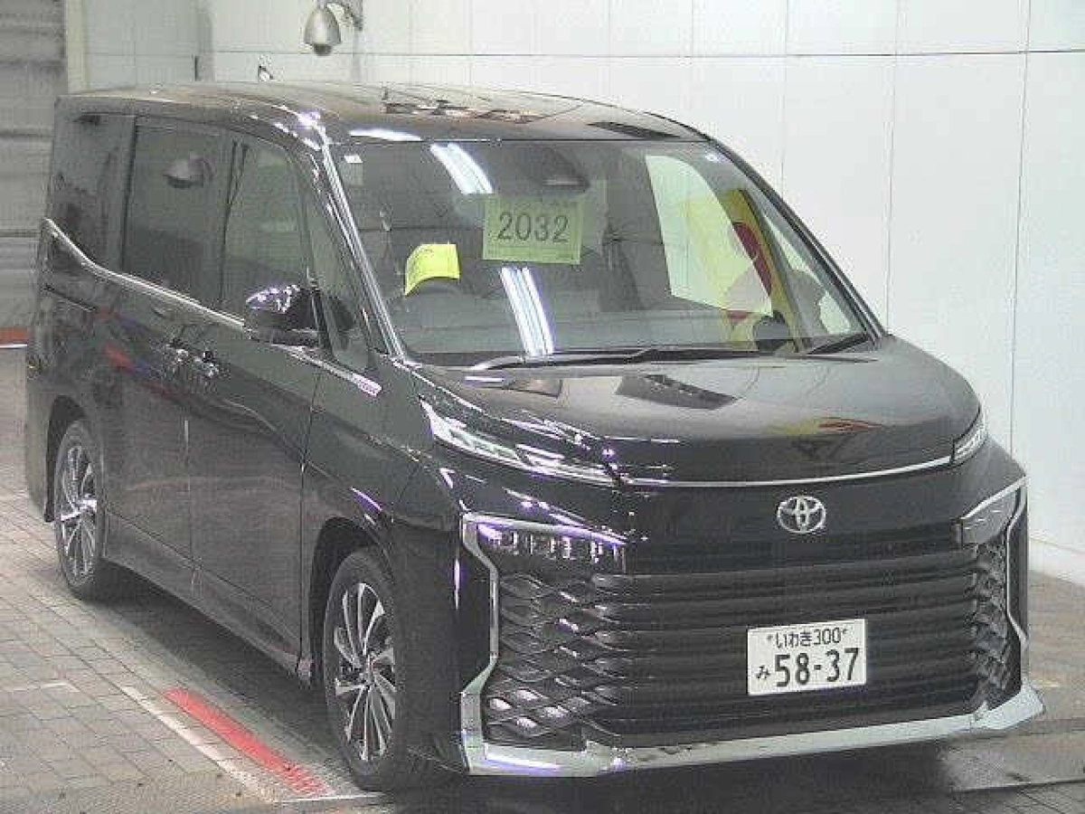 TOYOTA VOXY ZWR90W 2026