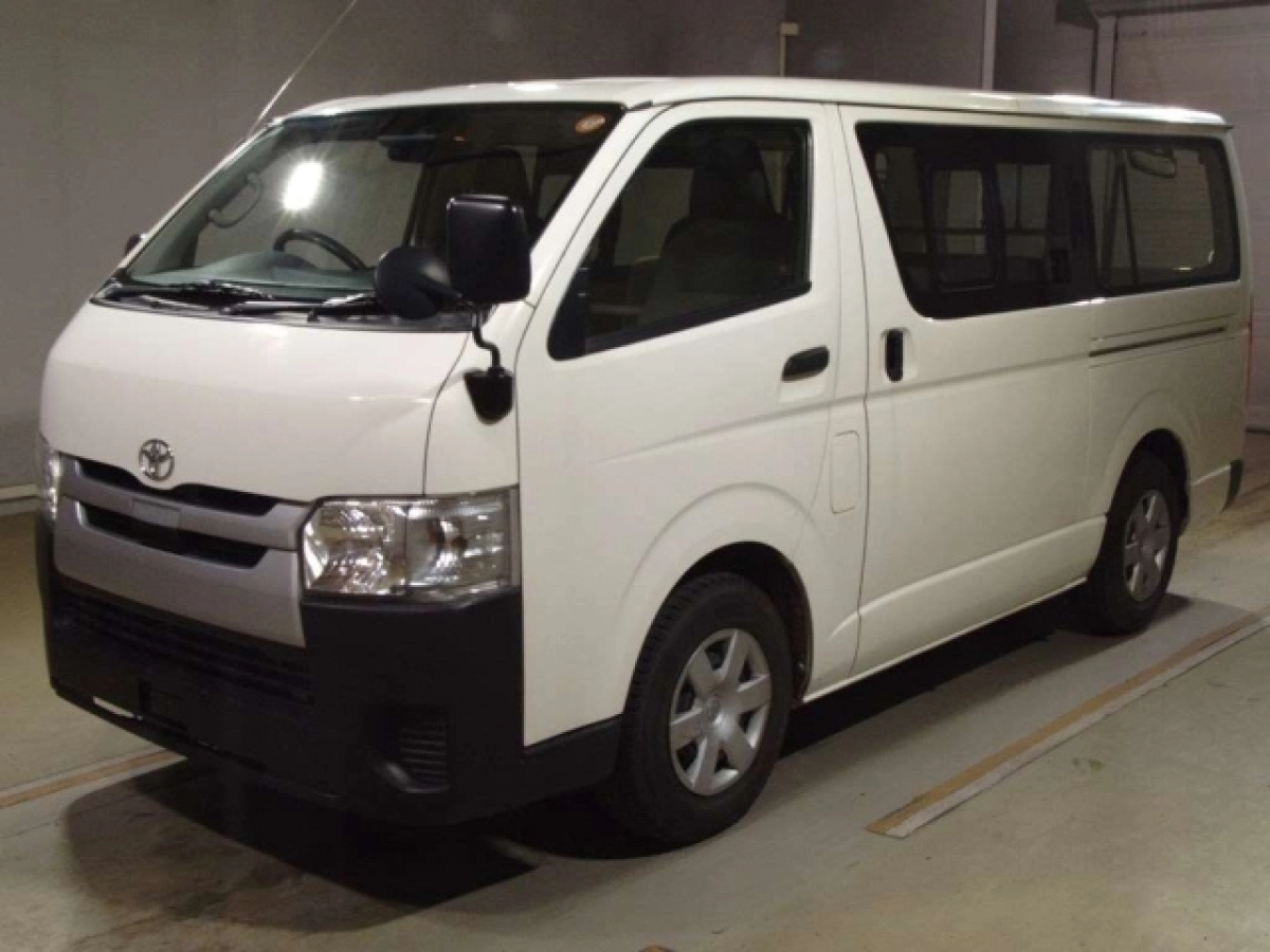 TOYOTA HIACE VAN TRH200V 2019