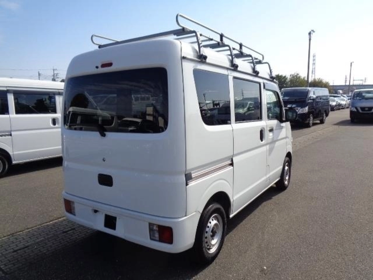 NISSAN CLIPPER VAN