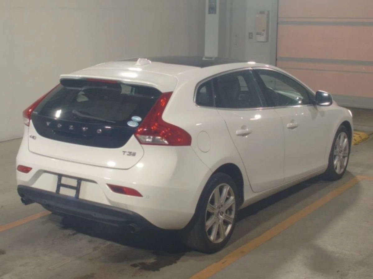 VOLVO V40