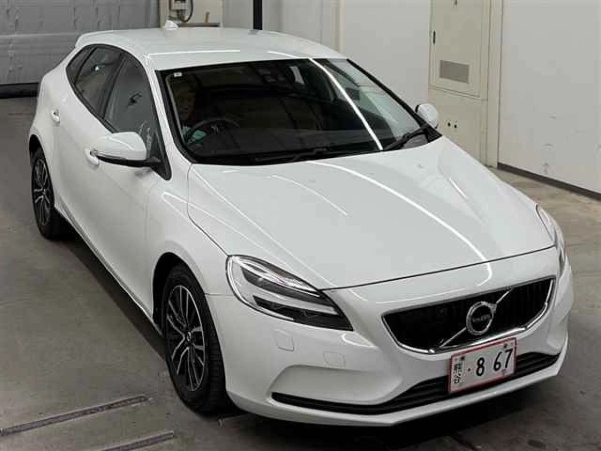 VOLVO V40 MB4154T 2019