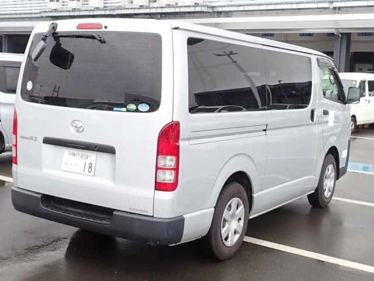 TOYOTA REGIUS ACE VAN