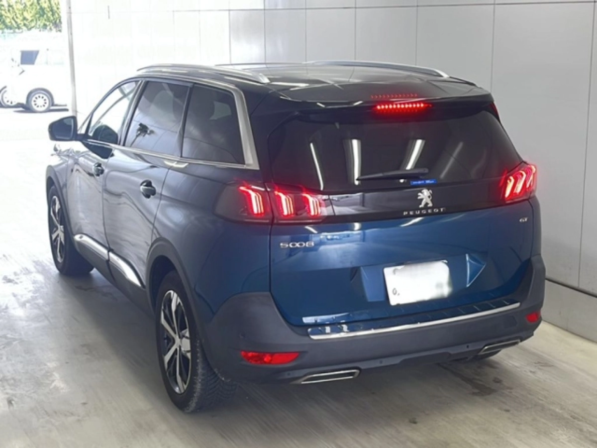 PEUGEOT 5008