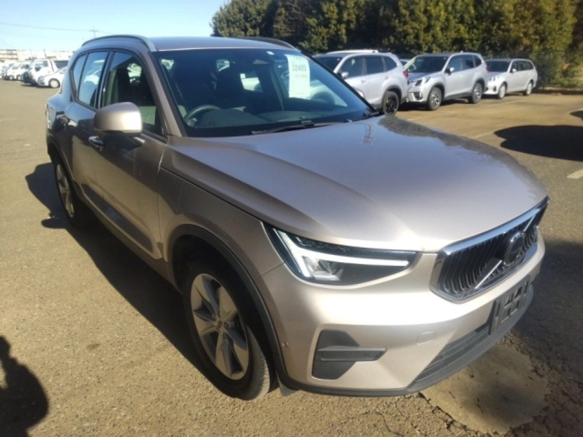 VOLVO XC40
