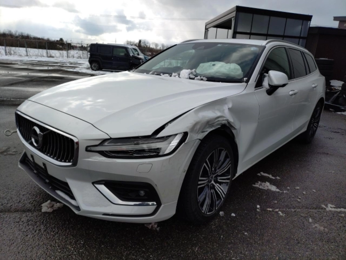 VOLVO V60 ZB420TM 2021