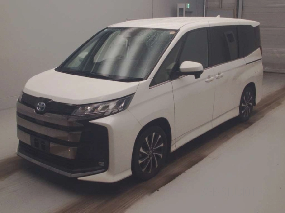 TOYOTA NOAH ZWR90W 2022
