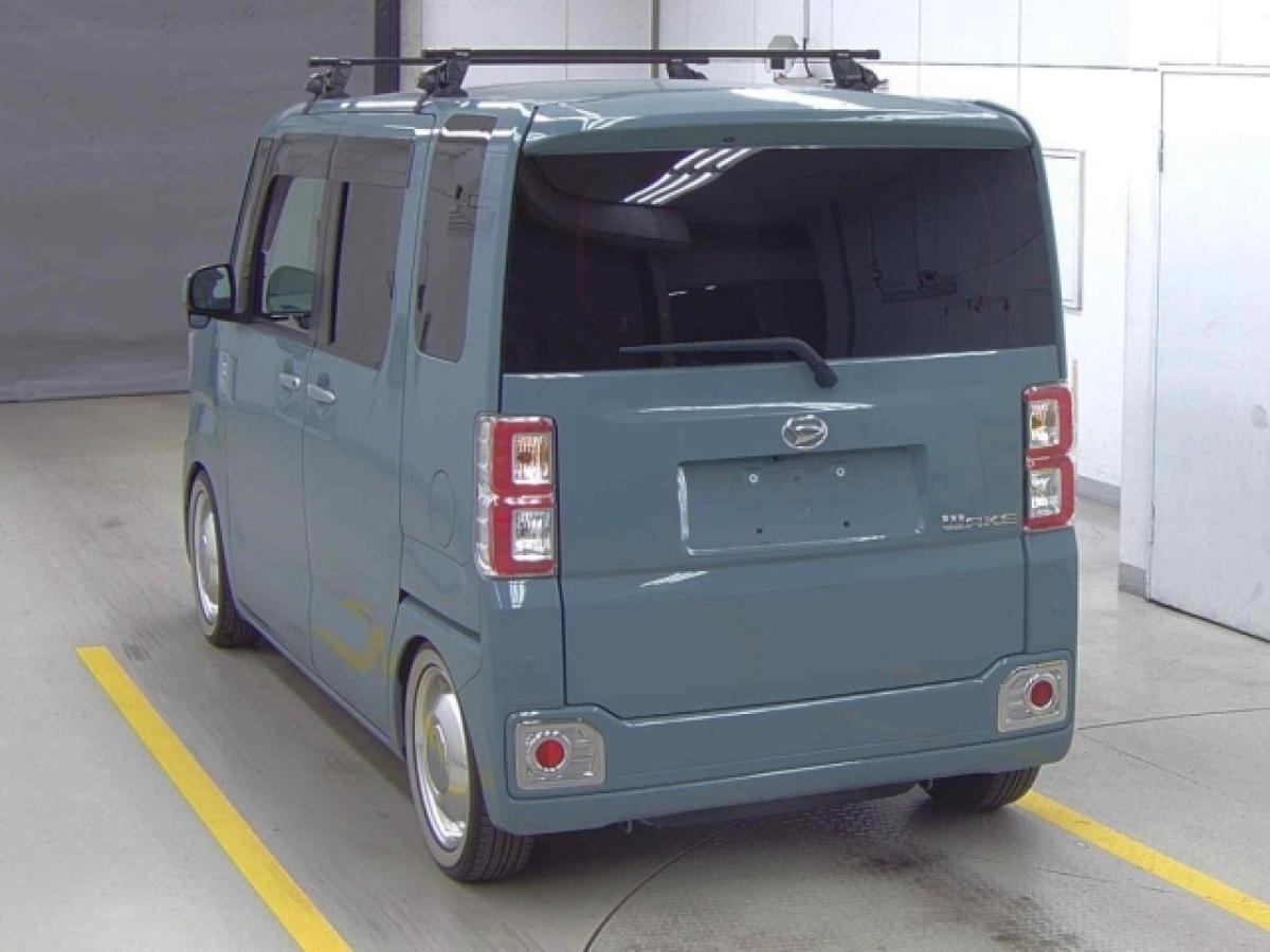 DAIHATSU WAKE