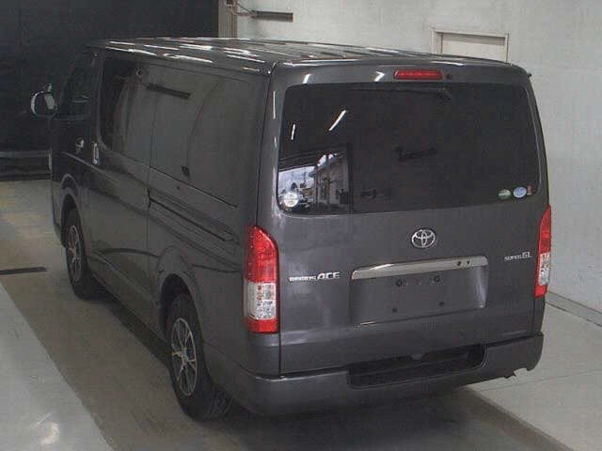 TOYOTA REGIUS ACE VAN