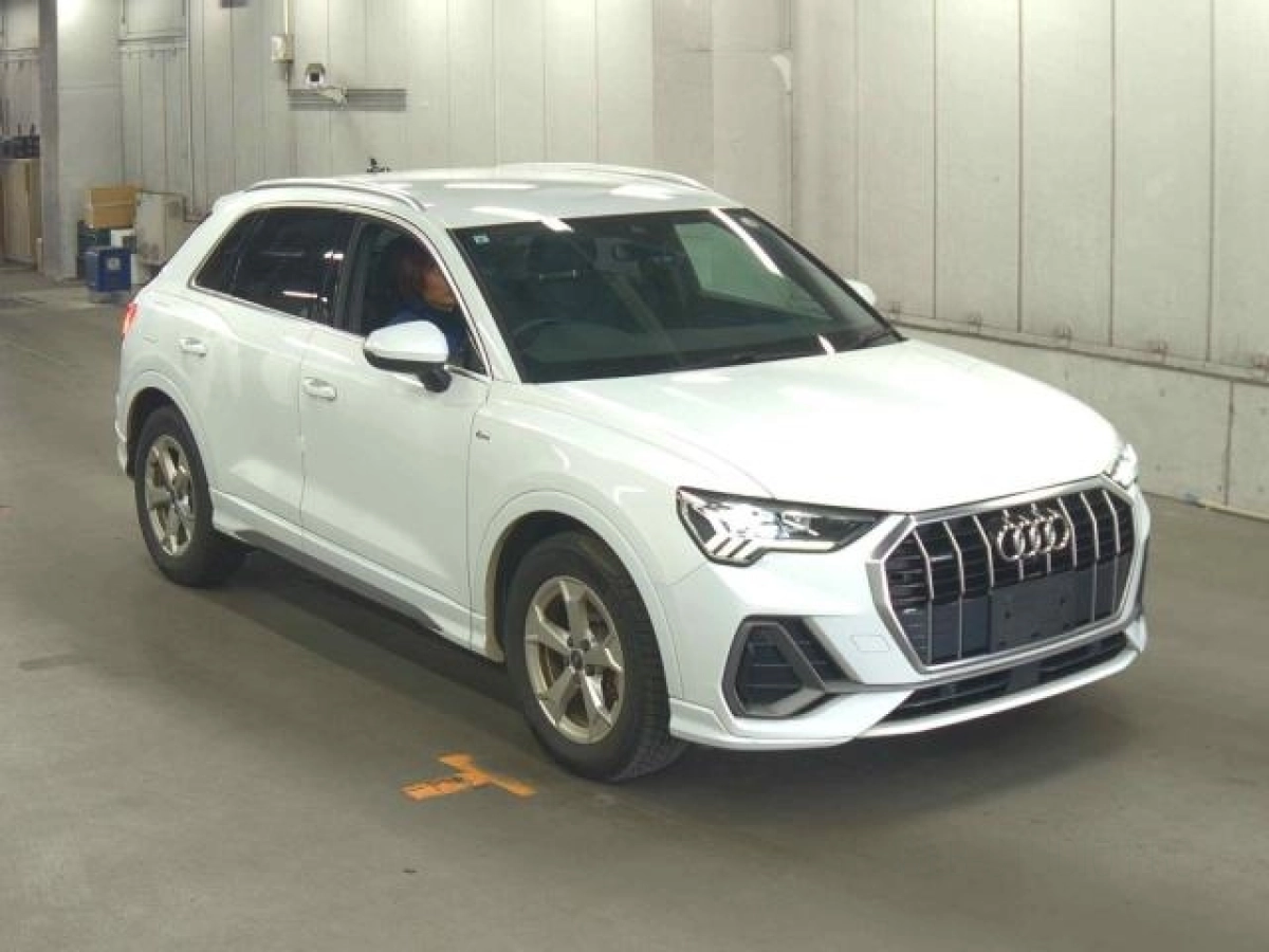 AUDI Q3 F3DFGF 2021