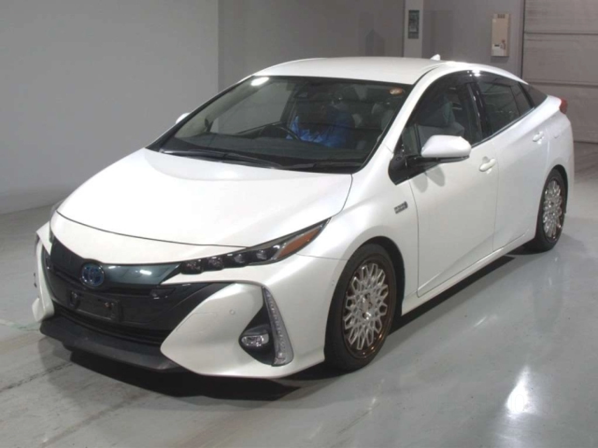 TOYOTA PRIUS PHV ZVW52 2019