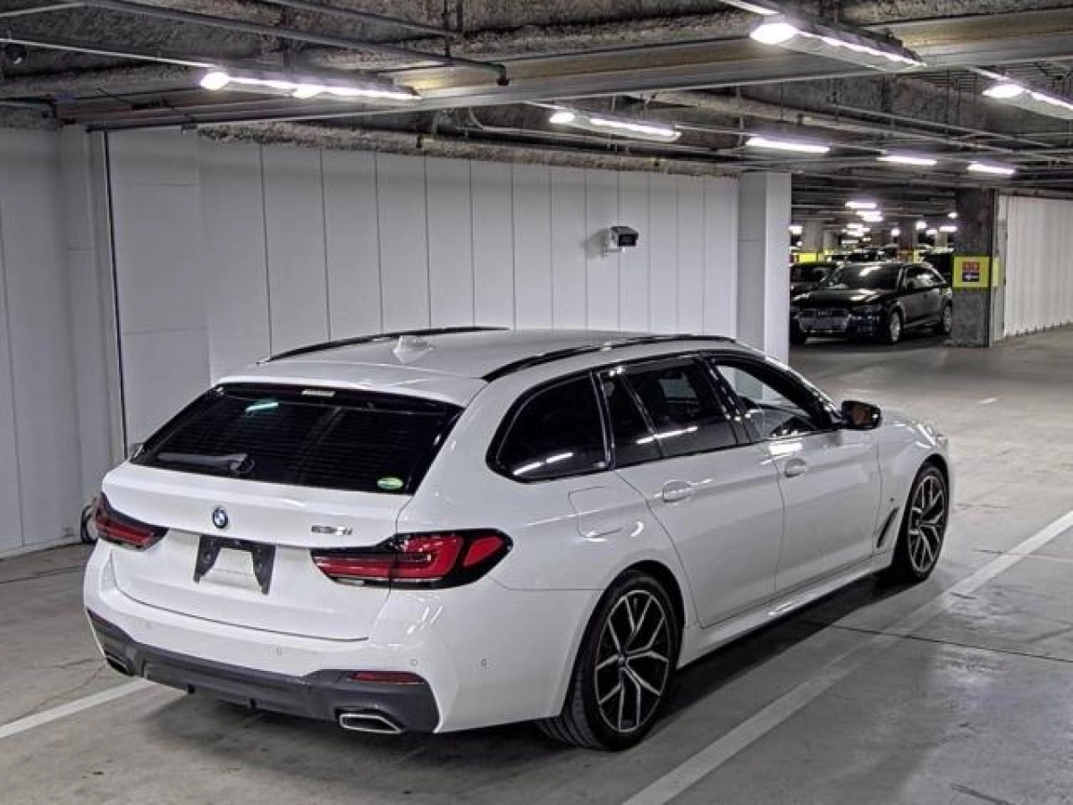 BMW 5 SERIES
