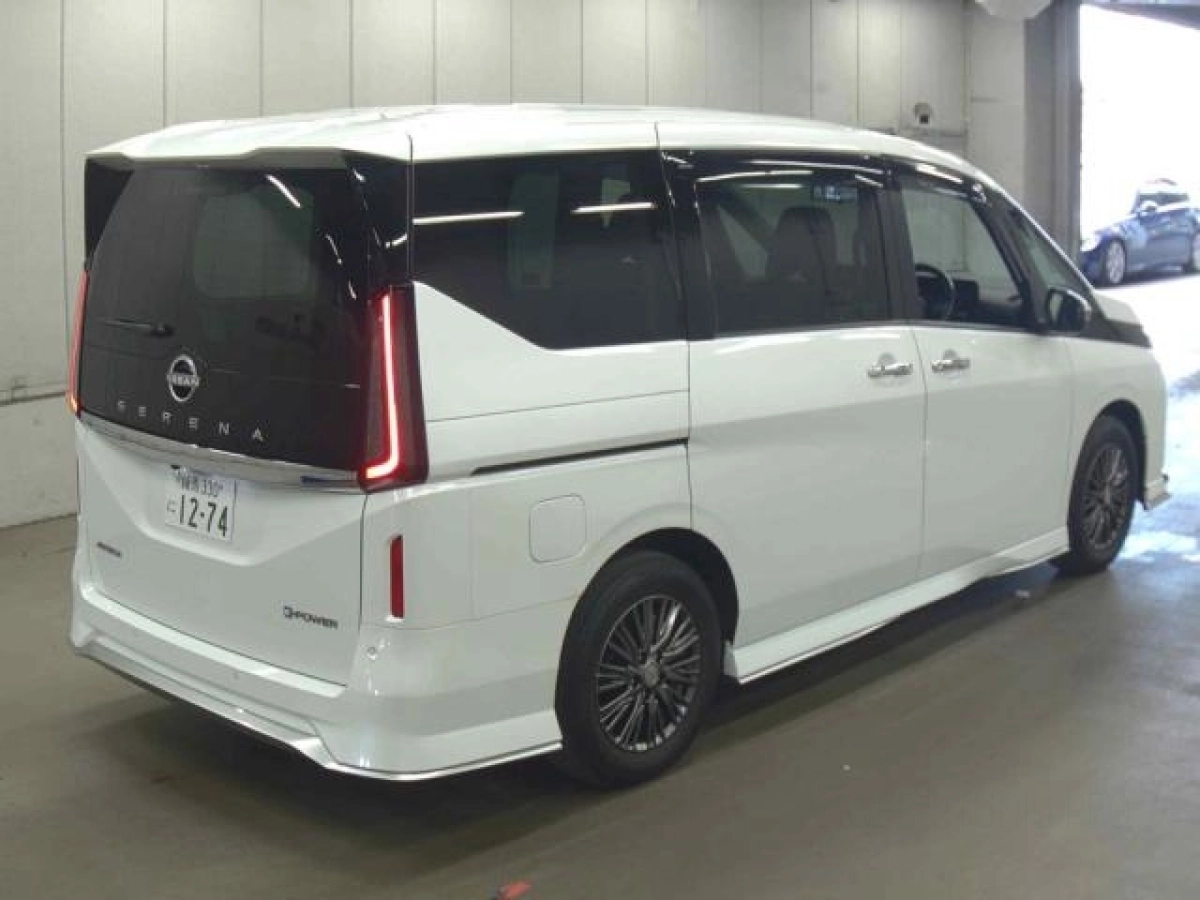 NISSAN SERENA