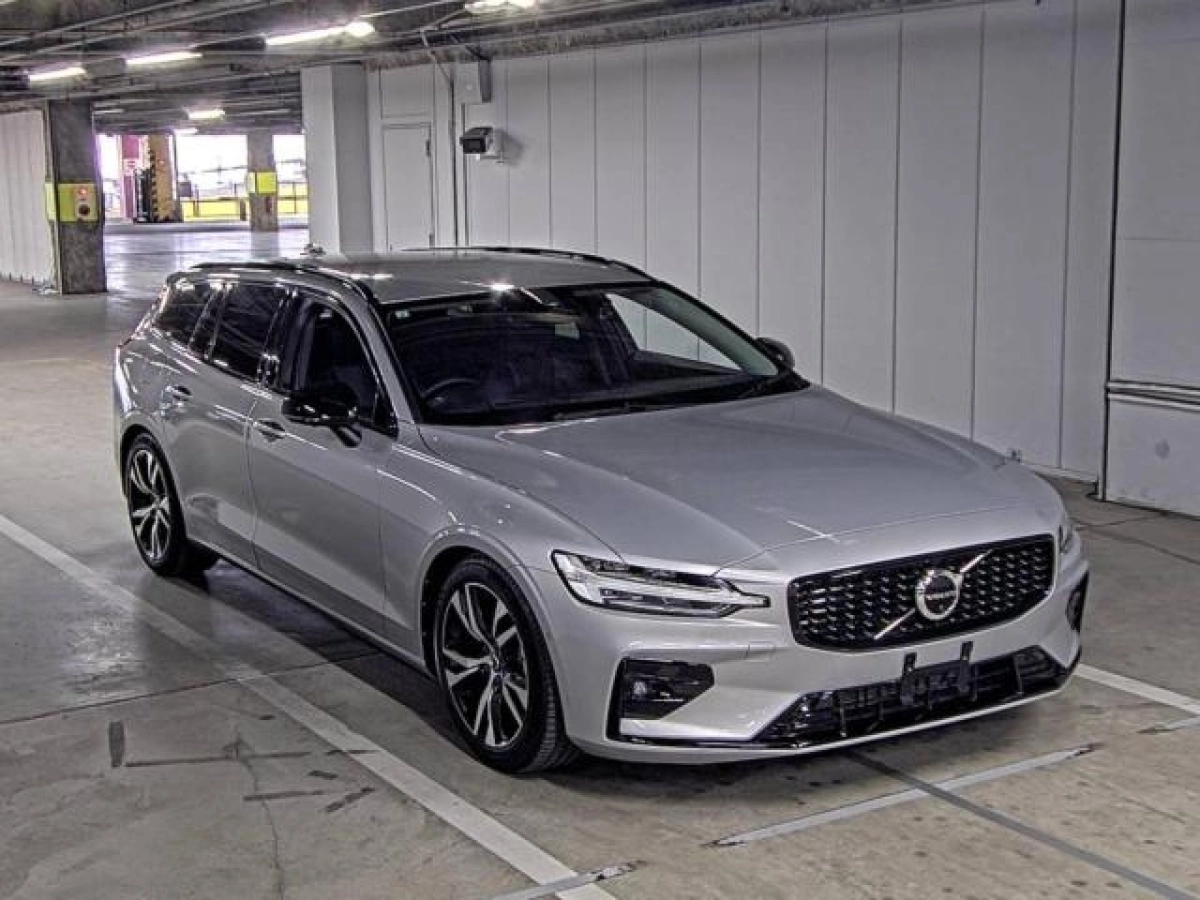VOLVO V60 ZB420TM 2022