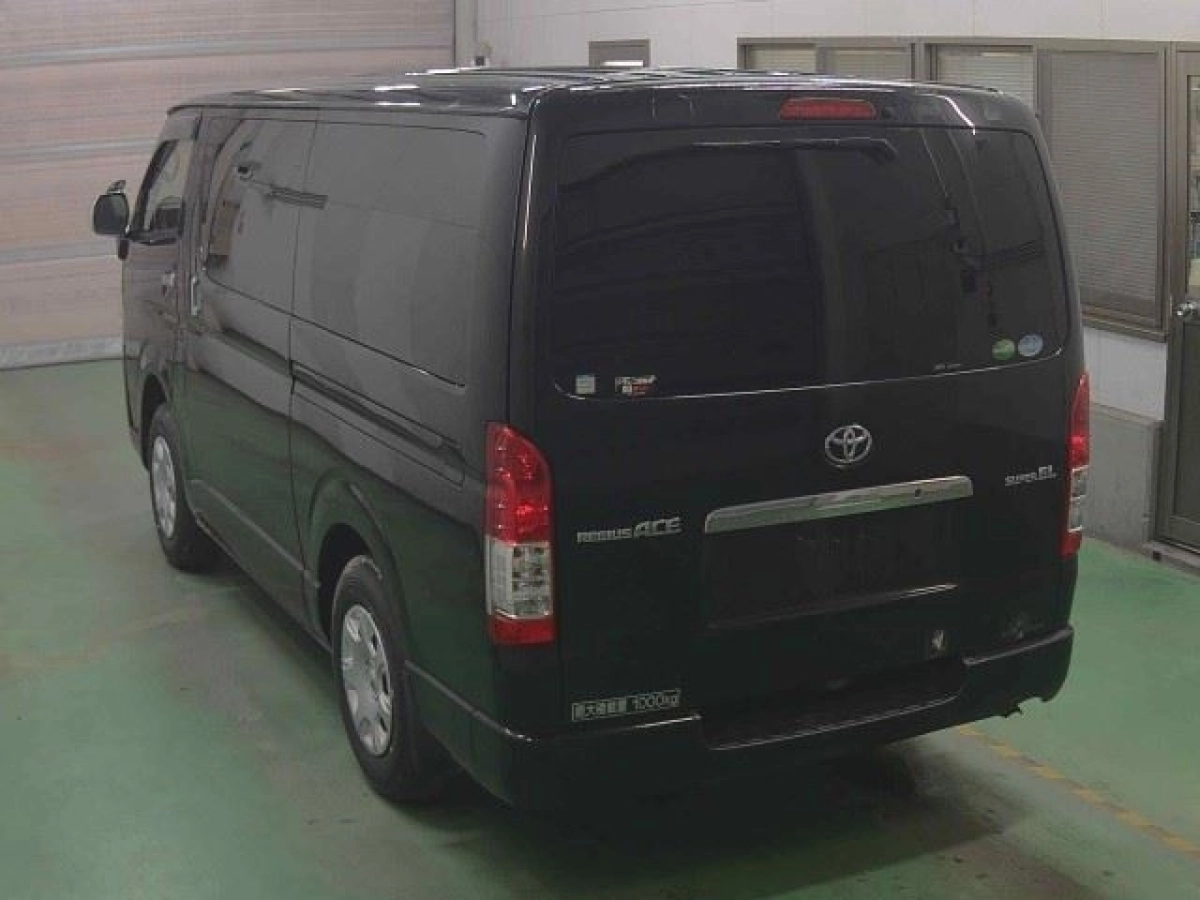 TOYOTA REGIUS ACE VAN