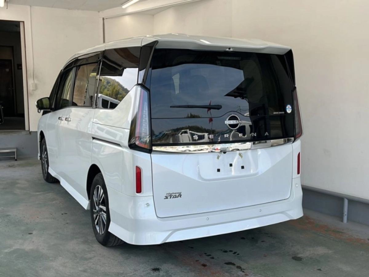 NISSAN SERENA