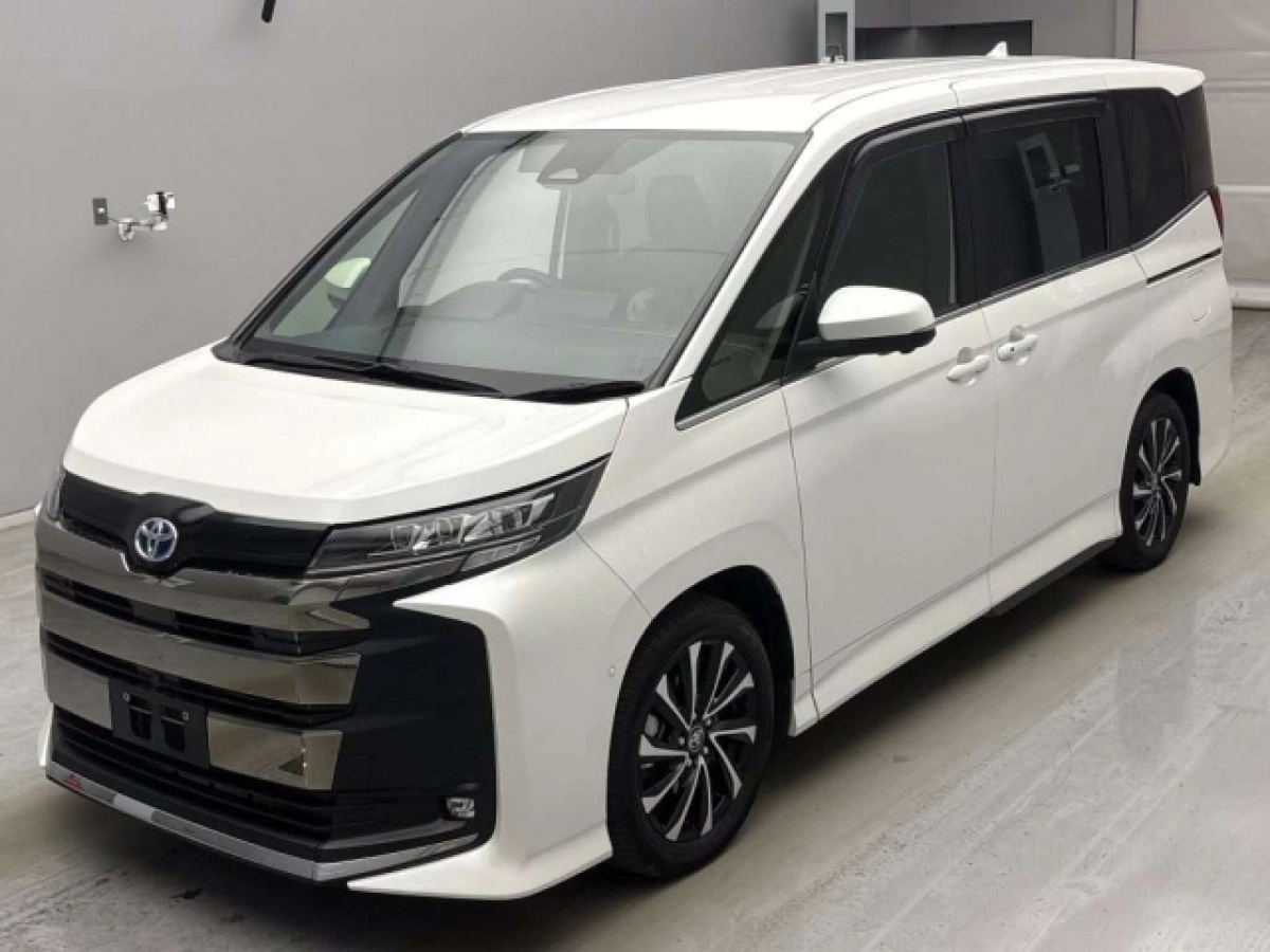 TOYOTA NOAH ZWR90W 2023