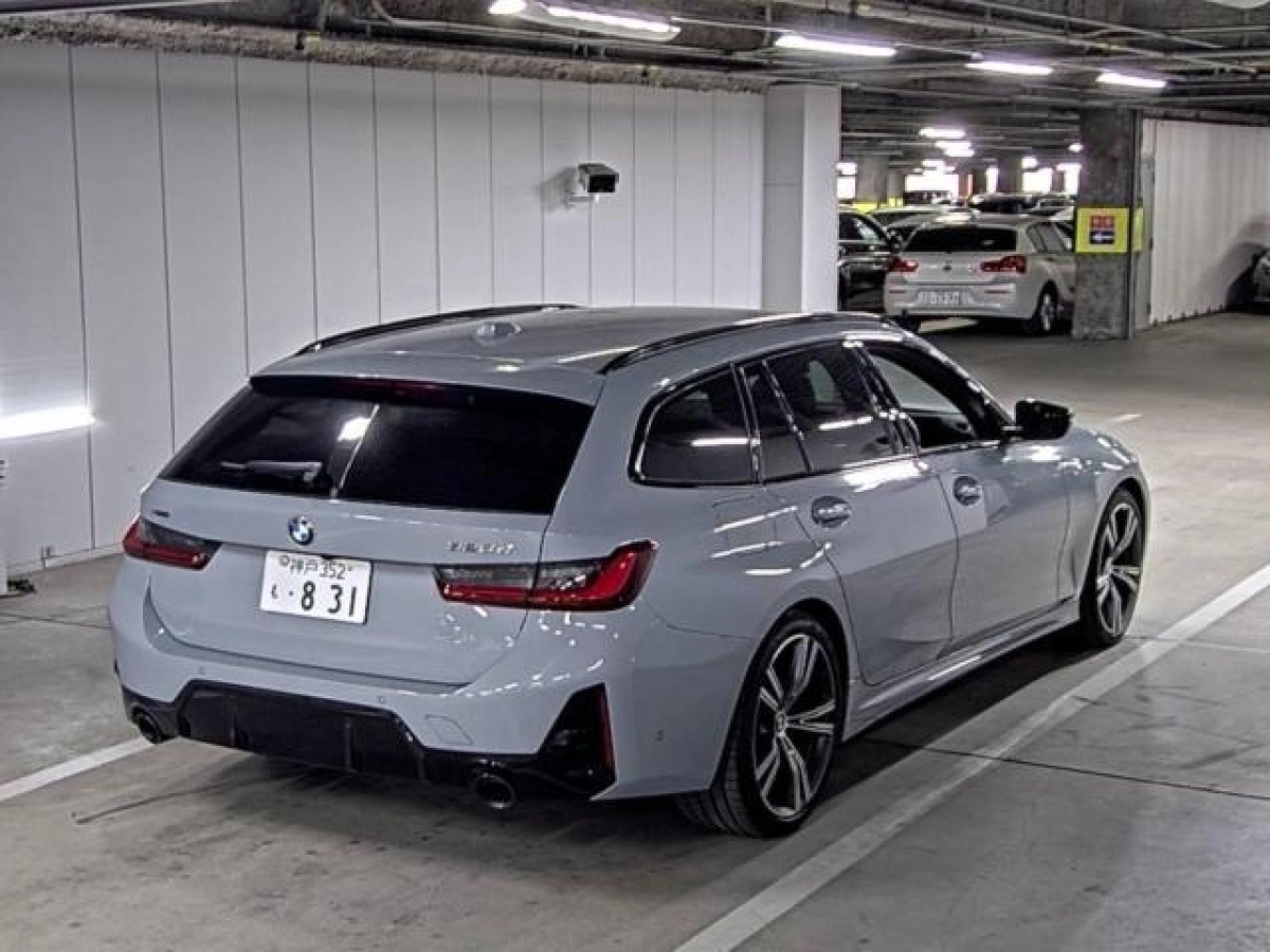 BMW 3 SERIES