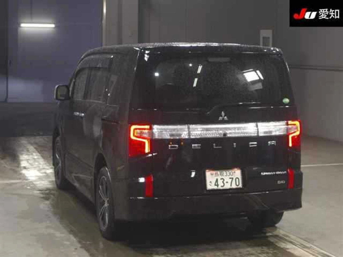 MITSUBISHI DELICA D5