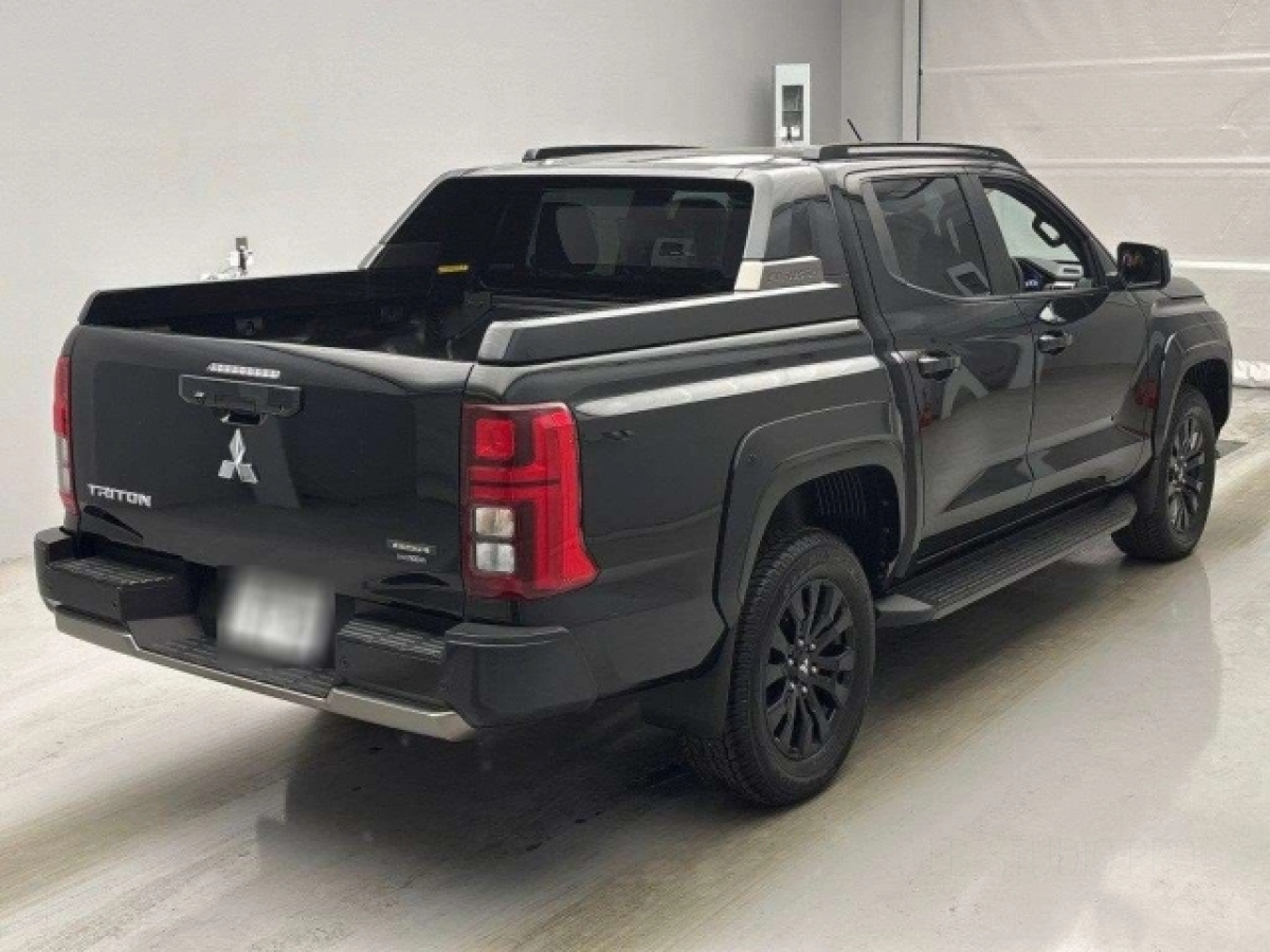 MITSUBISHI TRITON