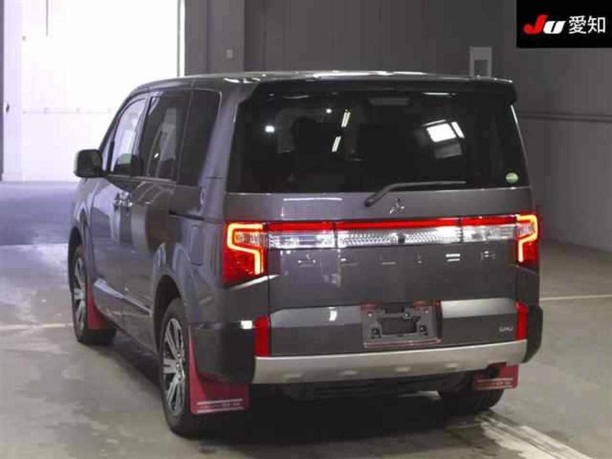 MITSUBISHI DELICA D5