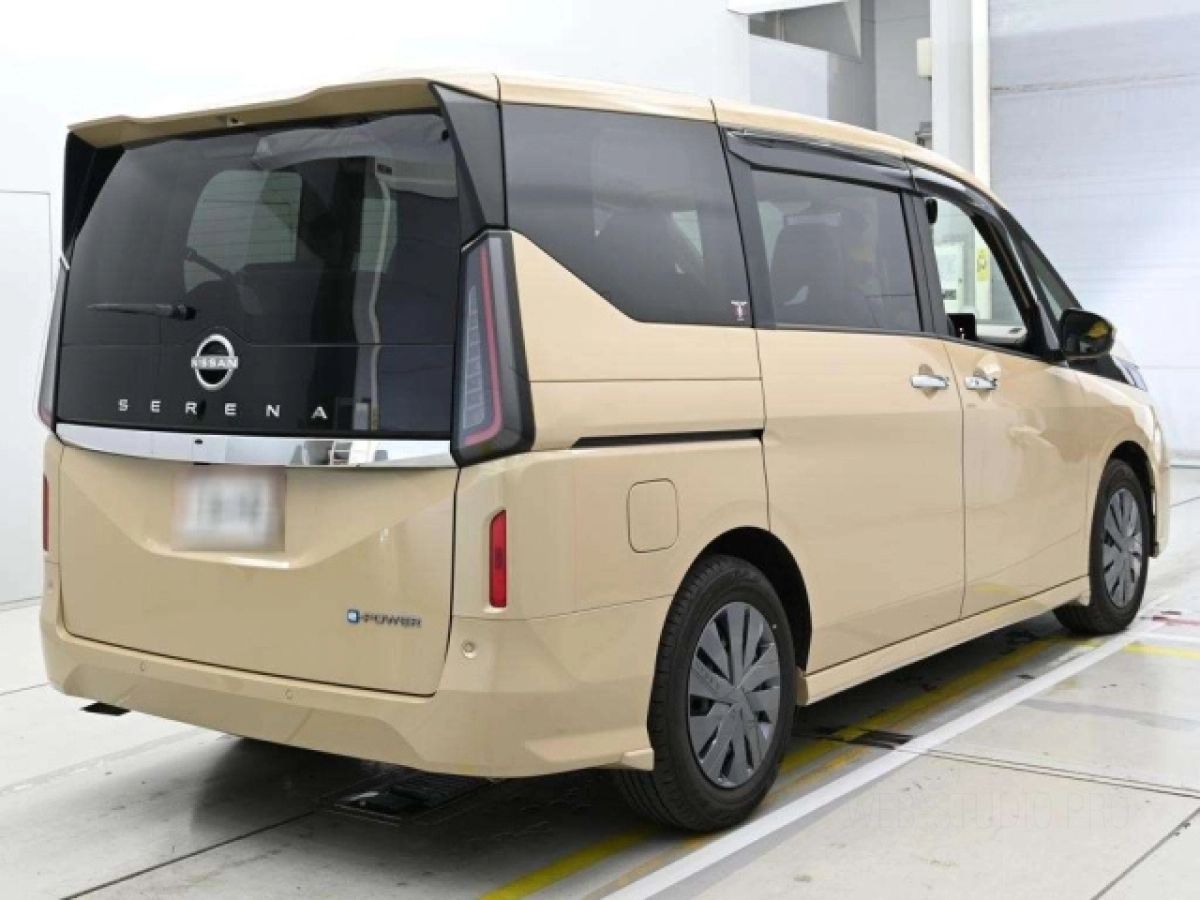 NISSAN SERENA