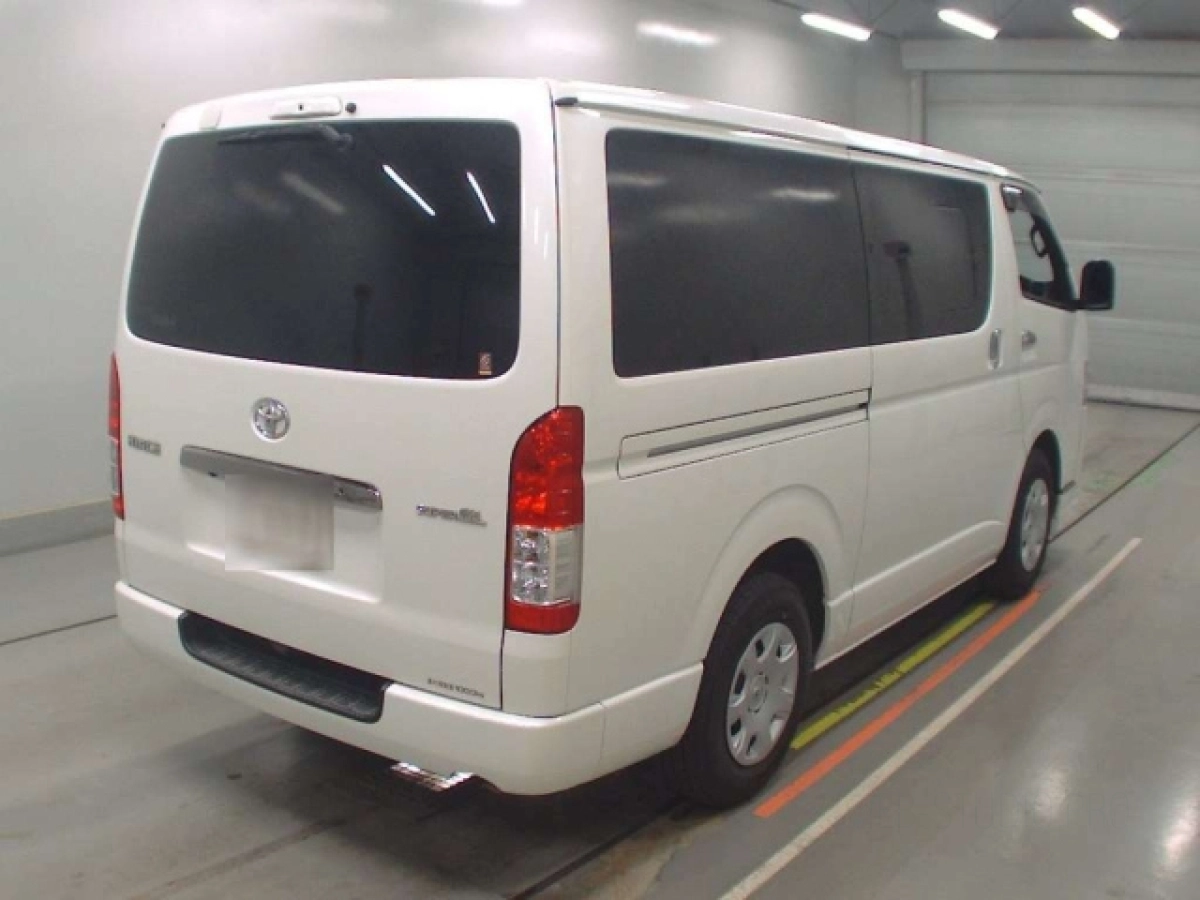 TOYOTA HIACE VAN