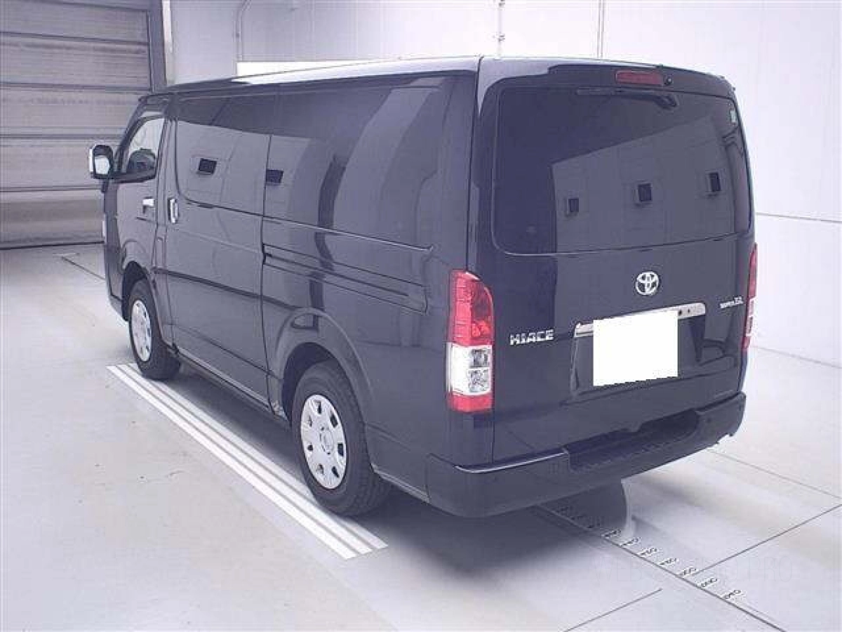 TOYOTA HIACE VAN
