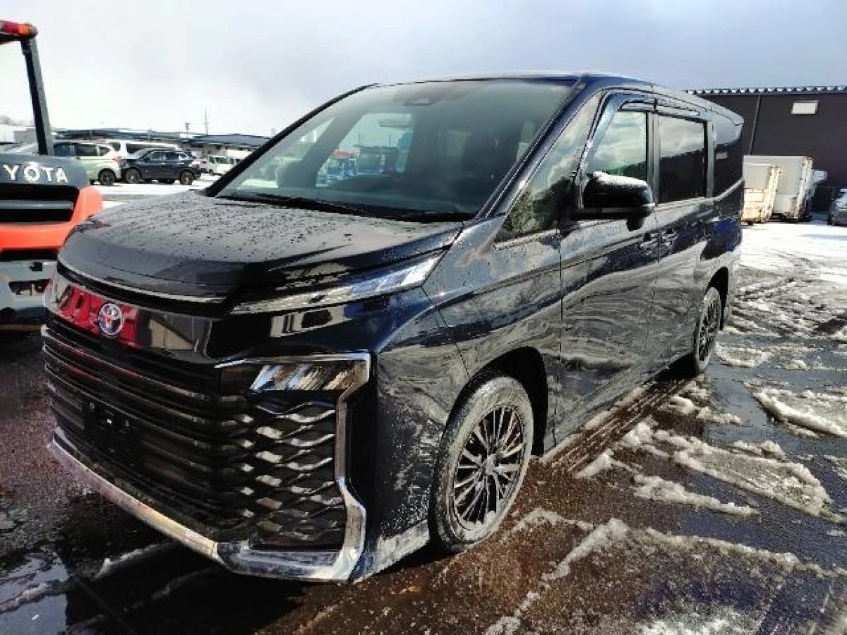 TOYOTA VOXY ZWR95W 2025