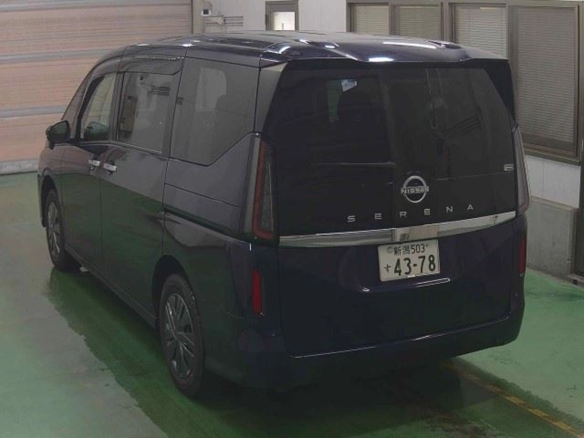 NISSAN SERENA