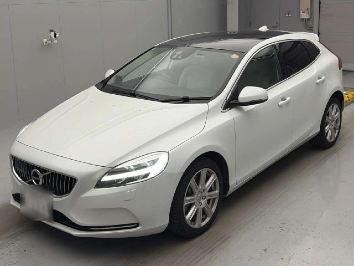 VOLVO V40 MB4154T 2020