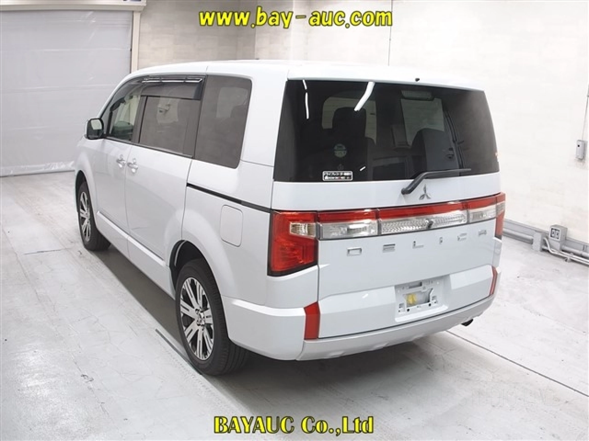 MITSUBISHI DELICA D5