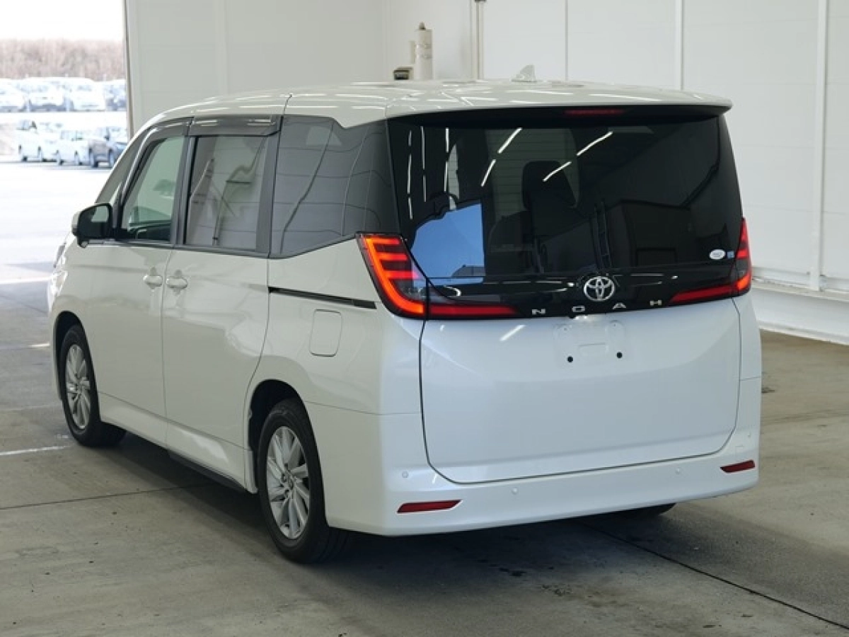 TOYOTA NOAH